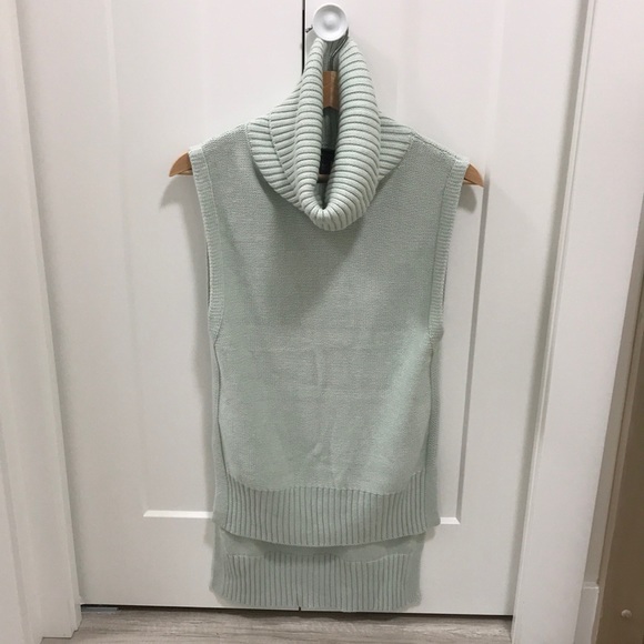 Banana Republic Funnel Neck Sleeveless Sweater - Picture 1 of 3